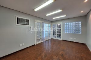 Casa Comercial para alugar com 231m², 4 vagas no bairro Centro em Porto Alegre - Foto 10