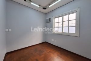 Casa Comercial para alugar com 231m², 4 vagas no bairro Centro em Porto Alegre - Foto 12
