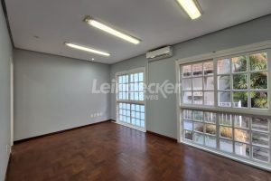 Casa Comercial para alugar com 231m², 4 vagas no bairro Centro em Porto Alegre - Foto 26