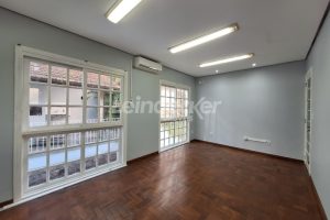 Casa Comercial para alugar com 231m², 4 vagas no bairro Centro em Porto Alegre - Foto 27