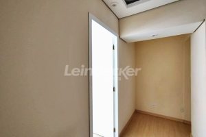 Sala para alugar com 23m², 1 vaga no bairro Moinhos de Vento em Porto Alegre - Foto 2