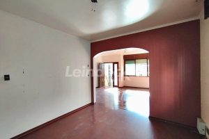 Casa para alugar com 249m², 4 dormitórios, 2 vagas no bairro Chácara das Pedras em Porto Alegre - Foto 2