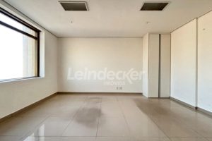 Sala para alugar com 45m², 1 vaga no bairro Floresta em Porto Alegre - Foto 1