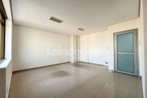 Sala para alugar com 45m², 1 vaga no bairro Floresta em Porto Alegre - Foto 5