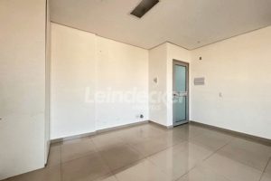 Sala para alugar com 45m², 1 vaga no bairro Floresta em Porto Alegre - Foto 8