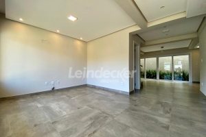 Casa para alugar com 180m², 3 dormitórios, 2 vagas no bairro São Geraldo em Porto Alegre - Foto 4