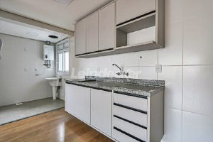 Apartamento para alugar com 90m², 3 dormitórios, 2 vagas no bairro Vila Ipiranga em Porto Alegre - Foto 4
