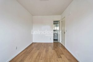 Apartamento para alugar com 90m², 3 dormitórios, 2 vagas no bairro Vila Ipiranga em Porto Alegre - Foto 8