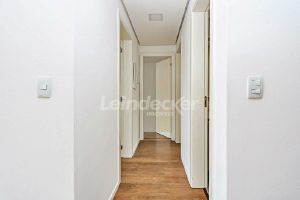 Apartamento para alugar com 90m², 3 dormitórios, 2 vagas no bairro Vila Ipiranga em Porto Alegre - Foto 9