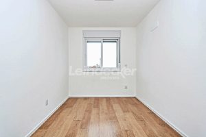 Apartamento para alugar com 90m², 3 dormitórios, 2 vagas no bairro Vila Ipiranga em Porto Alegre - Foto 14