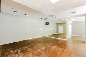 Loja para alugar com 244m², 1 vaga no bairro Independência em Porto Alegre - Foto 9