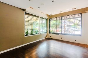 Loja para alugar com 244m², 1 vaga no bairro Independência em Porto Alegre - Foto 13