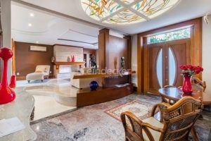 Casa para alugar com 580m², 5 dormitórios, 4 vagas no bairro Ipanema em Porto Alegre - Foto 2