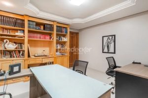 Casa para alugar com 580m², 5 dormitórios, 4 vagas no bairro Ipanema em Porto Alegre - Foto 10