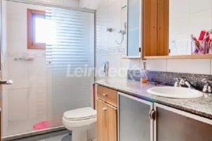 Casa para alugar com 580m², 5 dormitórios, 4 vagas no bairro Ipanema em Porto Alegre - Foto 21