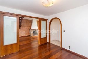 Casa para alugar com 224m², 3 dormitórios, 3 vagas no bairro Santana em Porto Alegre - Foto 4