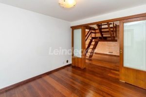 Casa para alugar com 224m², 3 dormitórios, 3 vagas no bairro Santana em Porto Alegre - Foto 5