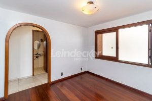 Casa para alugar com 224m², 3 dormitórios, 3 vagas no bairro Santana em Porto Alegre - Foto 6