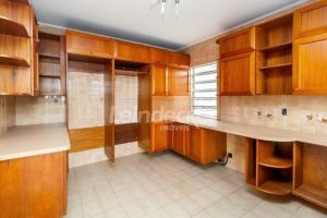 Casa para alugar com 224m², 3 dormitórios, 3 vagas no bairro Santana em Porto Alegre - Foto 9