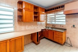 Casa para alugar com 224m², 3 dormitórios, 3 vagas no bairro Santana em Porto Alegre - Foto 10