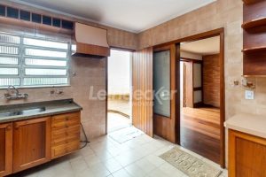 Casa para alugar com 224m², 3 dormitórios, 3 vagas no bairro Santana em Porto Alegre - Foto 11