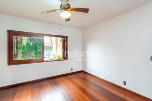 Casa para alugar com 224m², 3 dormitórios, 3 vagas no bairro Santana em Porto Alegre - Foto 14