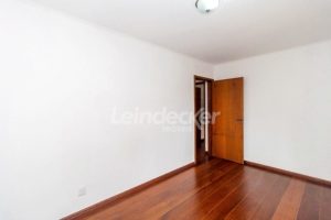Casa para alugar com 224m², 3 dormitórios, 3 vagas no bairro Santana em Porto Alegre - Foto 15