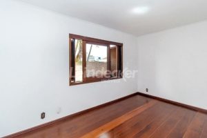 Casa para alugar com 224m², 3 dormitórios, 3 vagas no bairro Santana em Porto Alegre - Foto 16
