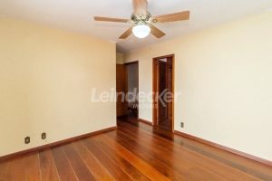 Casa para alugar com 224m², 3 dormitórios, 3 vagas no bairro Santana em Porto Alegre - Foto 20