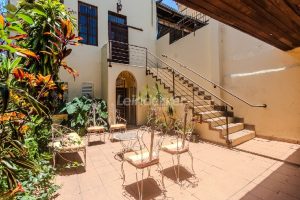 Casa Comercial para alugar com 330m², 2 vagas no bairro Cidade Baixa em Porto Alegre - Foto 2