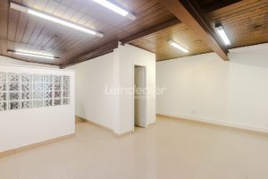Casa Comercial para alugar com 330m², 2 vagas no bairro Cidade Baixa em Porto Alegre - Foto 8