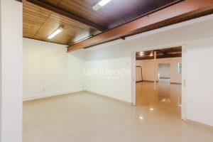 Casa Comercial para alugar com 330m², 2 vagas no bairro Cidade Baixa em Porto Alegre - Foto 11
