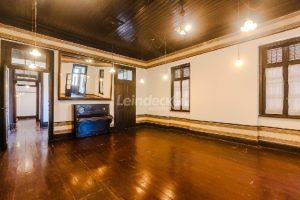 Casa Comercial para alugar com 330m², 2 vagas no bairro Cidade Baixa em Porto Alegre - Foto 18