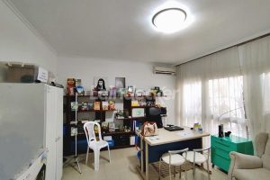 Casa para alugar com 231m², 3 dormitórios, 4 vagas no bairro Santa Cecilia em Porto Alegre - Foto 2