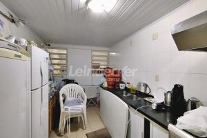 Casa para alugar com 231m², 3 dormitórios, 4 vagas no bairro Santa Cecilia em Porto Alegre - Foto 3