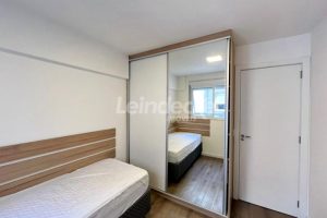 Apartamento para alugar com 54m², 2 dormitórios, 1 vaga no bairro Floresta em Porto Alegre - Foto 16