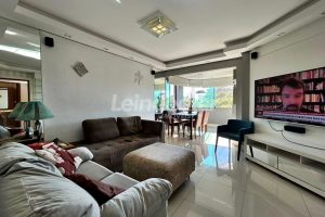 Apartamento para alugar com 99m², 3 dormitórios, 2 vagas no bairro Vila Ipiranga em Porto Alegre - Foto 4