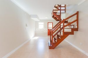 Casa para alugar com 103m², 2 dormitórios, 1 vaga no bairro Camaqua em Porto Alegre - Foto 3