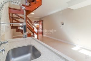 Casa para alugar com 103m², 2 dormitórios, 1 vaga no bairro Camaqua em Porto Alegre - Foto 6