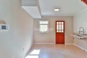 Casa para alugar com 103m², 2 dormitórios, 1 vaga no bairro Camaqua em Porto Alegre - Foto 11