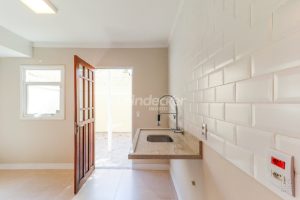 Casa para alugar com 103m², 2 dormitórios, 1 vaga no bairro Camaqua em Porto Alegre - Foto 12