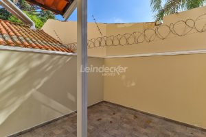 Casa para alugar com 103m², 2 dormitórios, 1 vaga no bairro Camaqua em Porto Alegre - Foto 13