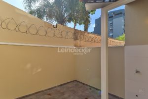 Casa para alugar com 103m², 2 dormitórios, 1 vaga no bairro Camaqua em Porto Alegre - Foto 14