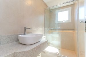 Casa para alugar com 103m², 2 dormitórios, 1 vaga no bairro Camaqua em Porto Alegre - Foto 19