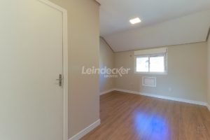 Casa para alugar com 103m², 2 dormitórios, 1 vaga no bairro Camaqua em Porto Alegre - Foto 27