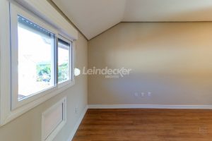 Casa para alugar com 103m², 2 dormitórios, 1 vaga no bairro Camaqua em Porto Alegre - Foto 30