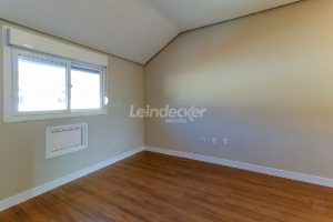 Casa para alugar com 103m², 2 dormitórios, 1 vaga no bairro Camaqua em Porto Alegre - Foto 31