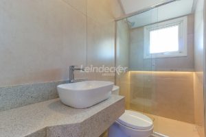 Casa para alugar com 103m², 2 dormitórios, 1 vaga no bairro Camaqua em Porto Alegre - Foto 33