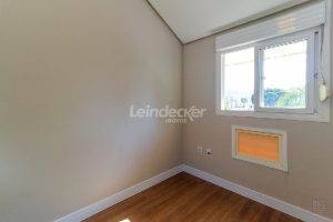 Casa para alugar com 103m², 2 dormitórios, 1 vaga no bairro Camaqua em Porto Alegre - Foto 35