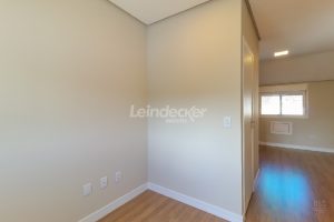 Casa para alugar com 103m², 2 dormitórios, 1 vaga no bairro Camaqua em Porto Alegre - Foto 37